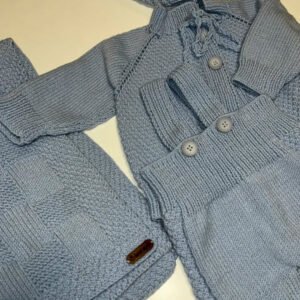 Completo  0-6 mesi  ( copertina , pagliaccetto , maglione , cappuccio )